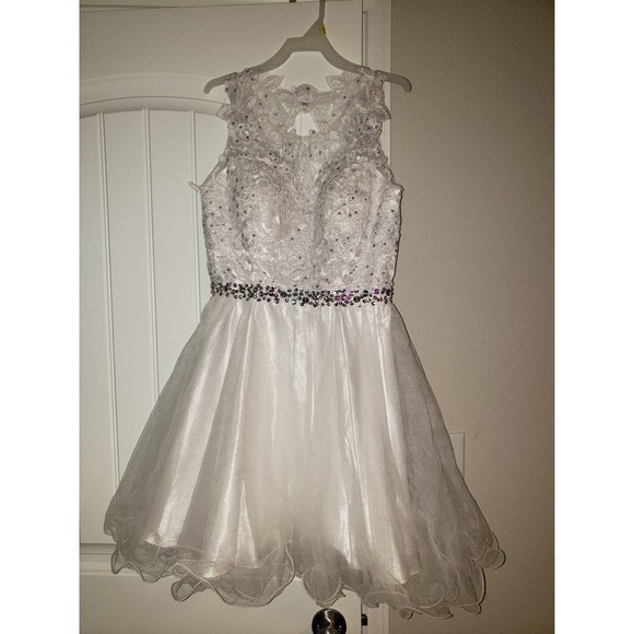 Gorgeous white hand sewn beaded lace dress size extra small by Elizabeth koh - Picture 3 of 8